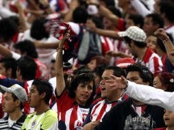 En el partido del sábado en el Jalisco, se volvió a percibir el sabor de los partidos de Chivas. MEXSPORT  /