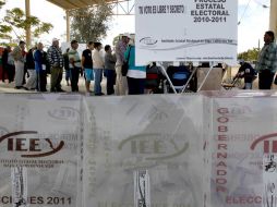 En algunas casillas donde todavía se observaba una fila de electores, se siguió atendiendo a la gente. EL UNIVERSAL  /