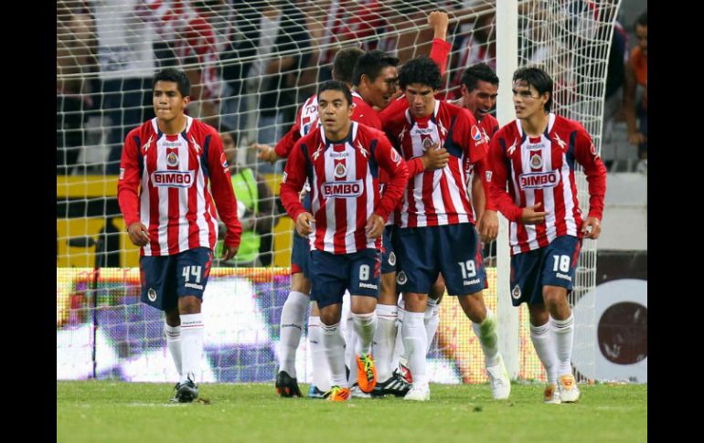 El remedio para Chivas es claro, aunque no sencillo de obtener: las victorias. MEXSPORT  /