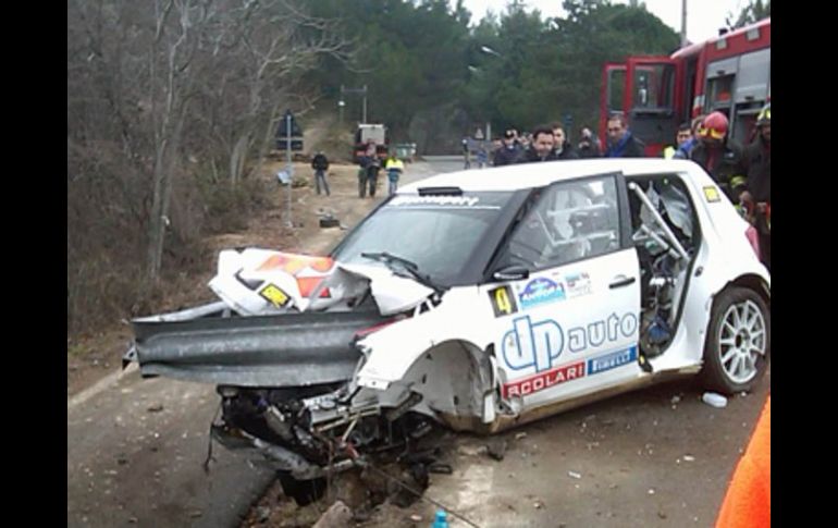 El pasado domingo Robert Kubica sufrió un grave accidente en su automóvil durante el Rally de Italia. AP  /