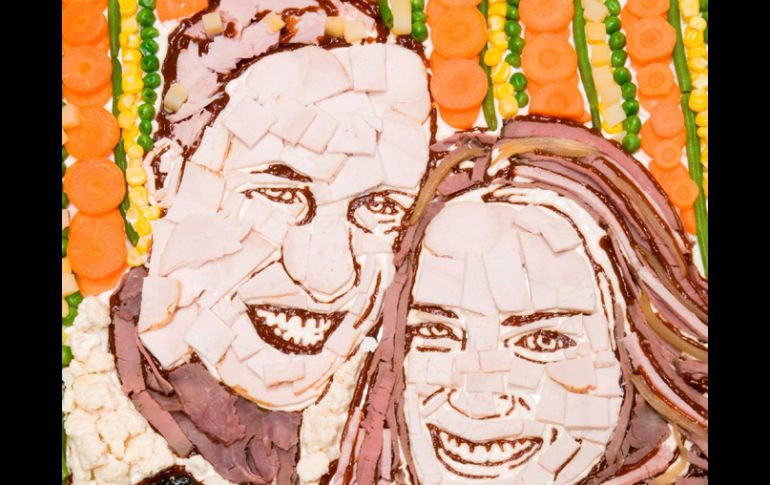 Retrato de Guillermo y Kate Middleton hecho de jamón, carne y verduras. EFE  /