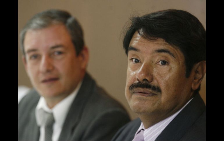 Francisco Javier Cortés Fuentes y Pedro Serratos Valle durante la rueda de prensa. M. FREYRÍA  /