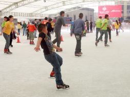 Los organizadores ponen a disposición de los visitantes 300 pares de patines. A. GARCÍA  /