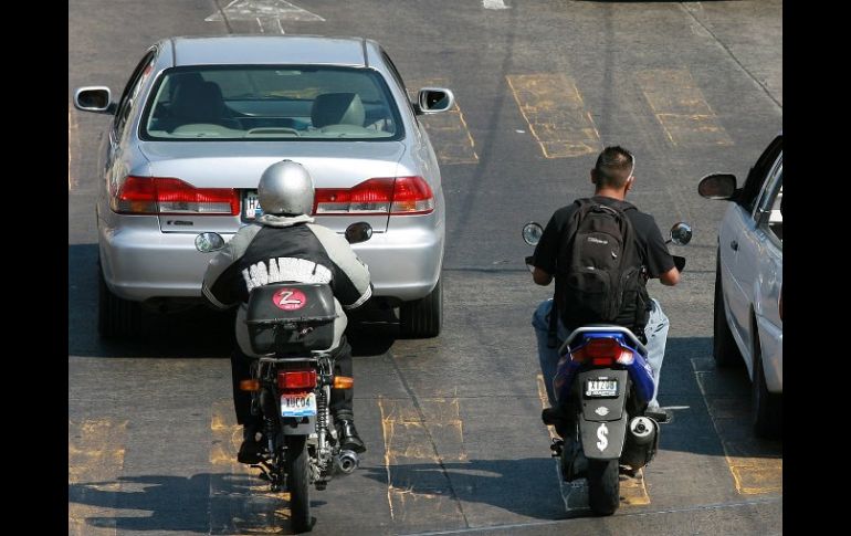 Las reformas pretendían incrementar las multas a los motociclistas que no porten casco. EL INFORMADOR  /