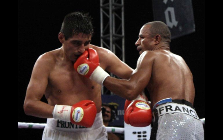 El último enfrentamiento de Erik Morales (izq.) fue contra Francisco Lorenzo, en Tijuana. MEXSPORT  /