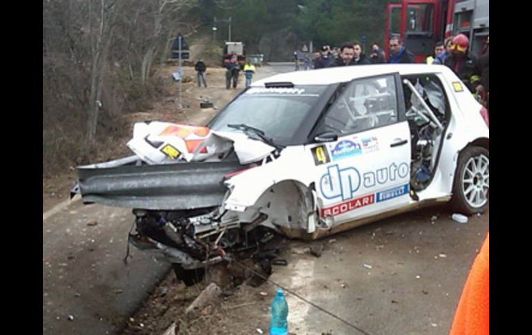 Auto que manejaba el piloto polaco quien ya piensa en su regreso después del grave accidente que sufrió el pasado fin de semana. AP  /