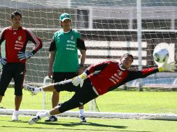 El portero de la Selección se llevó un golpe en el partido contra Bosnia, lo que hizo pensar que no jugaría contra Tigres. MEXSPORT  /