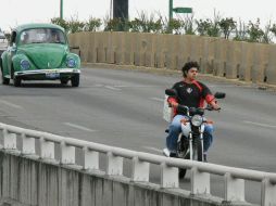 El Congreso pretendía que los motociclistas sin casos fueran multados con cuatro mil 648 pesos. A. CAMACHO  /