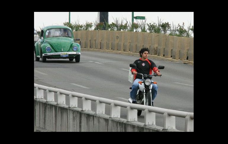 El Congreso pretendía que los motociclistas sin casos fueran multados con cuatro mil 648 pesos. A. CAMACHO  /