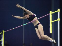 Isinbayeva al momento de mejorar su marca en Donetsk. AFP  /