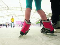 La pista de hielo ha llamado la atención de los tapatíos. A.GARCÍA  /