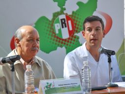 El presidente del PRI Jalisco, Rafael González  y el alcalde de Tlaquepaque, Miguel Castro .S. NÚÑEZ  /