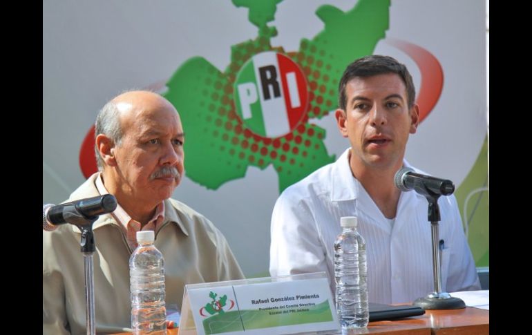 El presidente del PRI Jalisco, Rafael González  y el alcalde de Tlaquepaque, Miguel Castro .S. NÚÑEZ  /