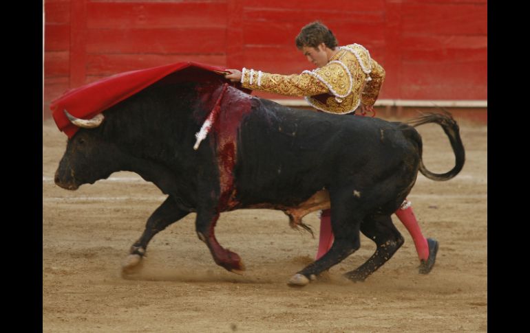 Octavio García “El Payo”, pudo lucirse con su segundo enemigo de la tarde. M. FREYRÍA  /