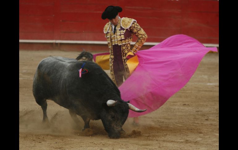 José Mauricio tuvo el toro de ensueño para la faena ideal, pero se le fue. M. FREYRÍA  /