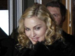 A toda prisa. Madonna pasó velozmente ante las cámaras de los fotógrafos, sin detenerse a posar, en el marco de la Berlinale. REUTERS  /