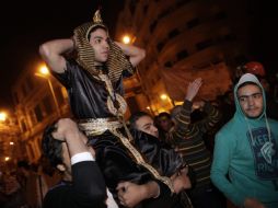 Los manifestantes egipcios celebraron la salida de Hosni Mubarak tras 30 años en el poder. EFE  /