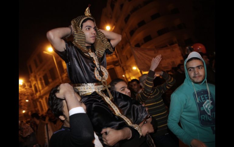 Los manifestantes egipcios celebraron la salida de Hosni Mubarak tras 30 años en el poder. EFE  /