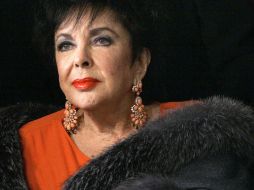 La actriz estadunidense Elizabeth Taylor deberá permanecer hospitalizada unos días más. REUTERS  /