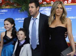 Escena de la película Una esposa de mentira, protagonizada por Jennifer Aniston y Adam Sandler. REUTERS  /