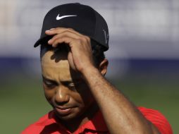 Tiger Woods se mostró frustrado el domingo. AP  /