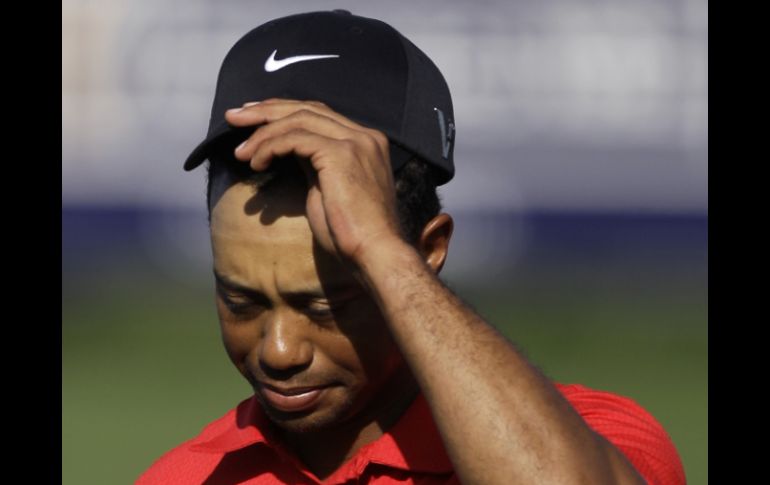 Tiger Woods se mostró frustrado el domingo. AP  /