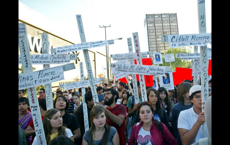 Alrededor de 700 personas de El Salto y Juanacatlán pidieron no más injusticia e impunidad ante la situación. E. BARRERA  /