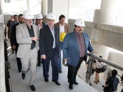 El gobernador del Estado visitó en compañía del ex rector de la UdeG, Raúl Padilla López, las obras del CCU. A. CAMACHO  /