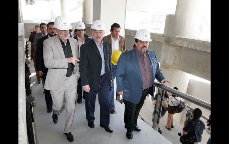 El gobernador del Estado visitó en compañía del ex rector de la UdeG, Raúl Padilla López, las obras del CCU. A. CAMACHO  /