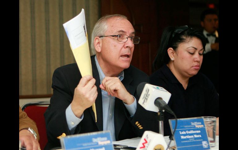 El coordinador de la fracción del PAN en Zapopan, Guillermo Martínez Mora durante la rueda de prensa. A. GARCÍA  /