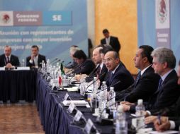 Felipe Calderón encabeza la reunión con 58 representantes de las compañías extranjeras que invierten en México. EL UNIVERSAL  /