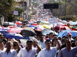 Docentes de la Sección 22 se manifiestan en las principales calles de Oaxaca; demandan la destitución de dos funcionarios. EL UNIVERSAL  /