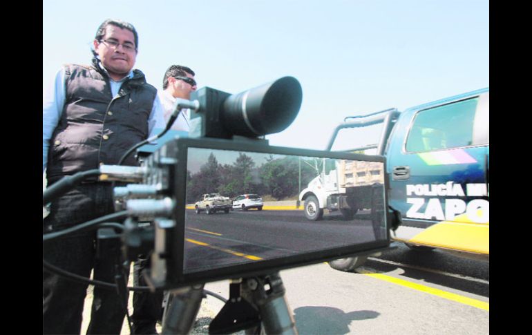 En las pruebas de ayer, en 50 minutos el equipo detectó 120 automóviles que rebasaron el límite de velocidad. A. GARCÍA  /