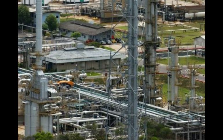 Petrobras calcula que esas inversiones le permitirán aumentar su producción de 2.5 millones de barriles diarios en 2009. ARCHIVO  /