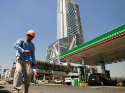 Trabajadores del hotel en construcción acudirán hoy para reclamar el pago de la semana completa. A. GARCÍA  /