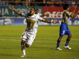 Martín Bravo celebra el gol con el que le dio la victoria a Pumas. MEXSPORT  /