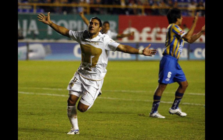 Martín Bravo celebra el gol con el que le dio la victoria a Pumas. MEXSPORT  /