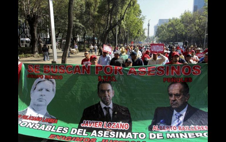 Trabajadores marcharon el jueves para pedir justicia por los mineros muertos en Pasta de Conchos. EL UNIVERSAL  /