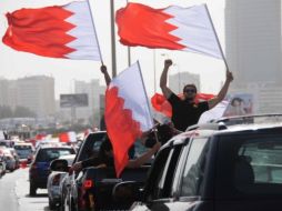 El pueblo de Bahrein participó en una manifestación para apoyar la estabilidad del gobierno, en Manama.  NOTIMEX  /