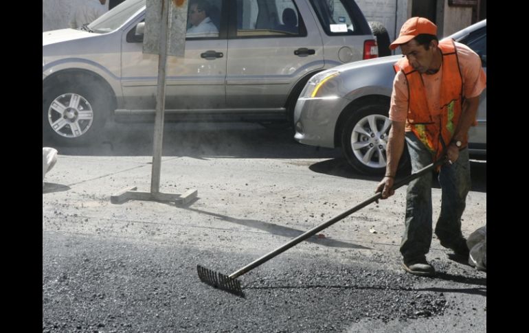 En la colonia Las Agujas en Zapopan se desarrollan obras de pavimentación, empedrado, drenaje y agua potable. M. FREYRIA  /