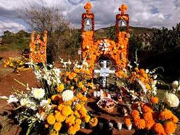 El libro recorre la tradición que representa la celebración del día de muertos. ESPECIAL  /