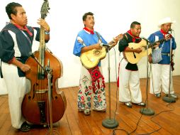 El grupo Orgullo wixirika es una prueba del esfuerzo por preservar las lenguas maternas.E. BARRERA  /