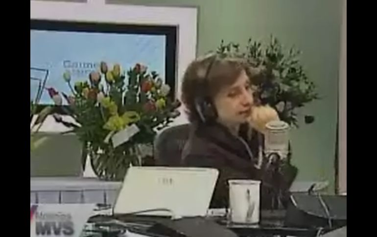 En su noticiero Aristegui recibió comunicaciones de distintas personalidades que la felicitaban por retomar la conducción. ESPECIAL  /