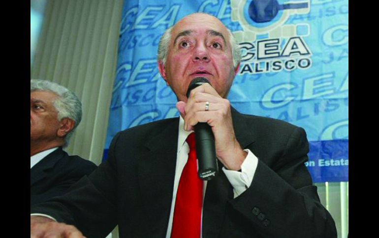 El titular de la CEA César Coll (foto) estima que el 70% de las aguas negras no se están clorando. ARCHIVO  /