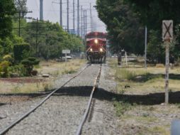 El servicio de trenes podría reestablecerse mañana si el nivel del agua desciende. ARCHIVO  /