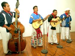 El grupo Orgullo Wixárika fue el encargado de interpretar varios temas. E. BARRERA  /