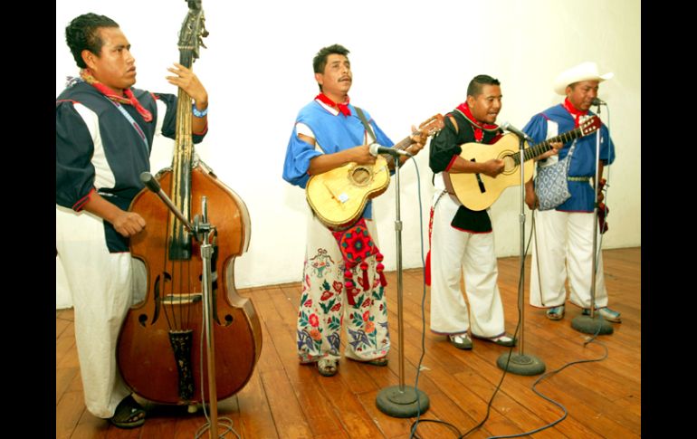 El grupo Orgullo Wixárika fue el encargado de interpretar varios temas. E. BARRERA  /