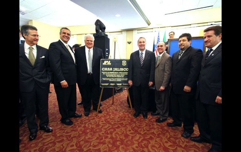 Inauguración de la Casa Jalisco en Chicago, donde acudió el gobernador jalisciense, el rector de la UdeG y funcionarios. ESPECIAL  /