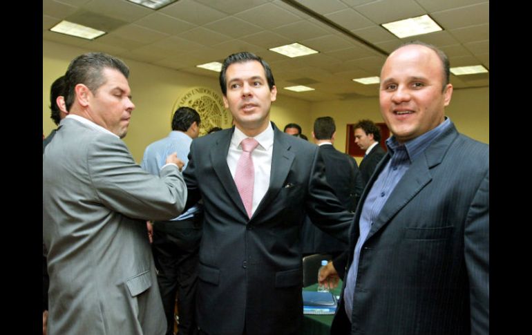 El diputado Marco Barba, Diego Monraz y José Antonio de la Torre Bravo durante la comparencia del secretario en el Congreso. E. BARRERA  /