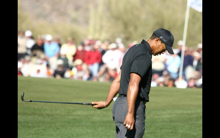 Tiger Woods llevó su duelo con Thomas Bjorn hasta el hoyo 19, pero ahí hizo doble bogey y perdió. REUTERS  /